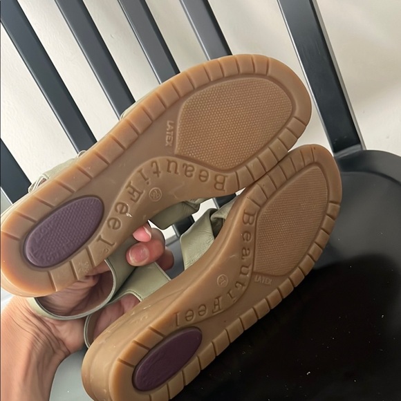 BeautiFeel Green Leather Sandals w/ Adjustable Straps and Cushioned Footbed - Picture 8 of 9